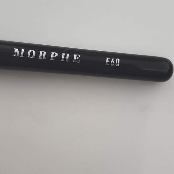 Morphe E60 Deluxe Highlighting Fan Brush - Picture 2 of 3